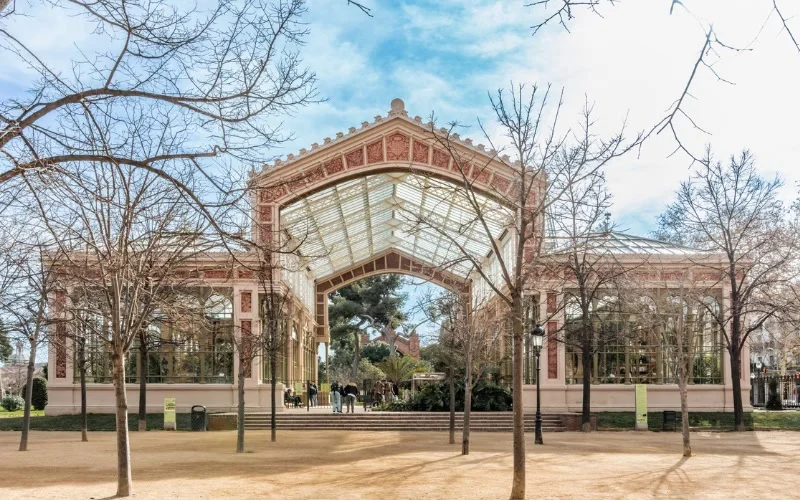Professional architectural photography: modernist pavilion with an iron and glass structure