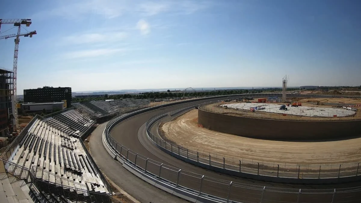 Time-lapse of the grandstand assembly at the Madring circuit in Madrid