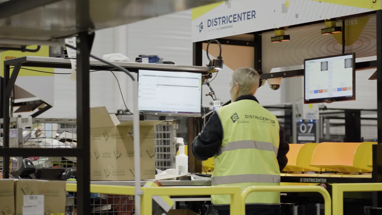 Corporate video of Districenter's automated production line