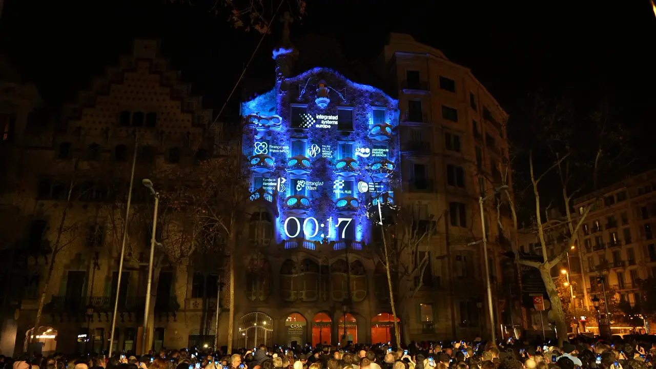 Mapping «Structures of Being» de Sofia Crespo en Casa Batlló