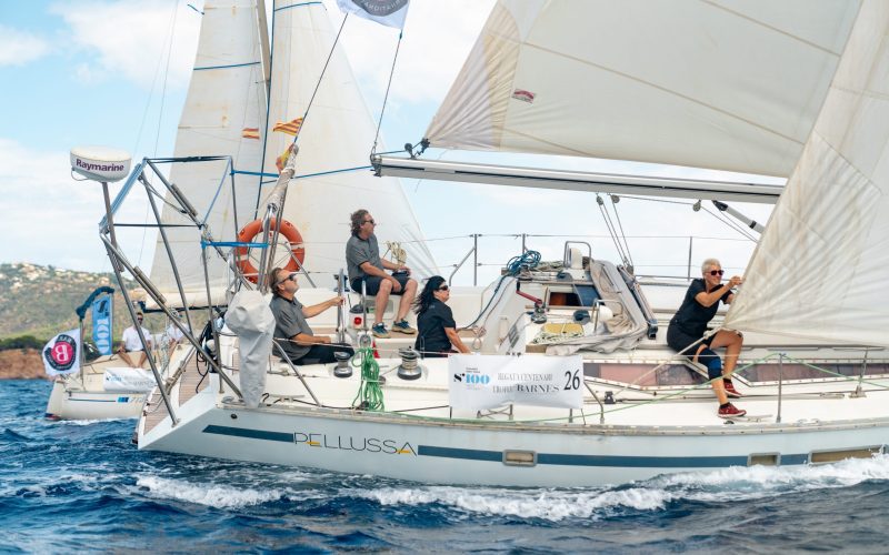Cobertura fotográfica de eventos deportivos en Barcelona con velero en regata