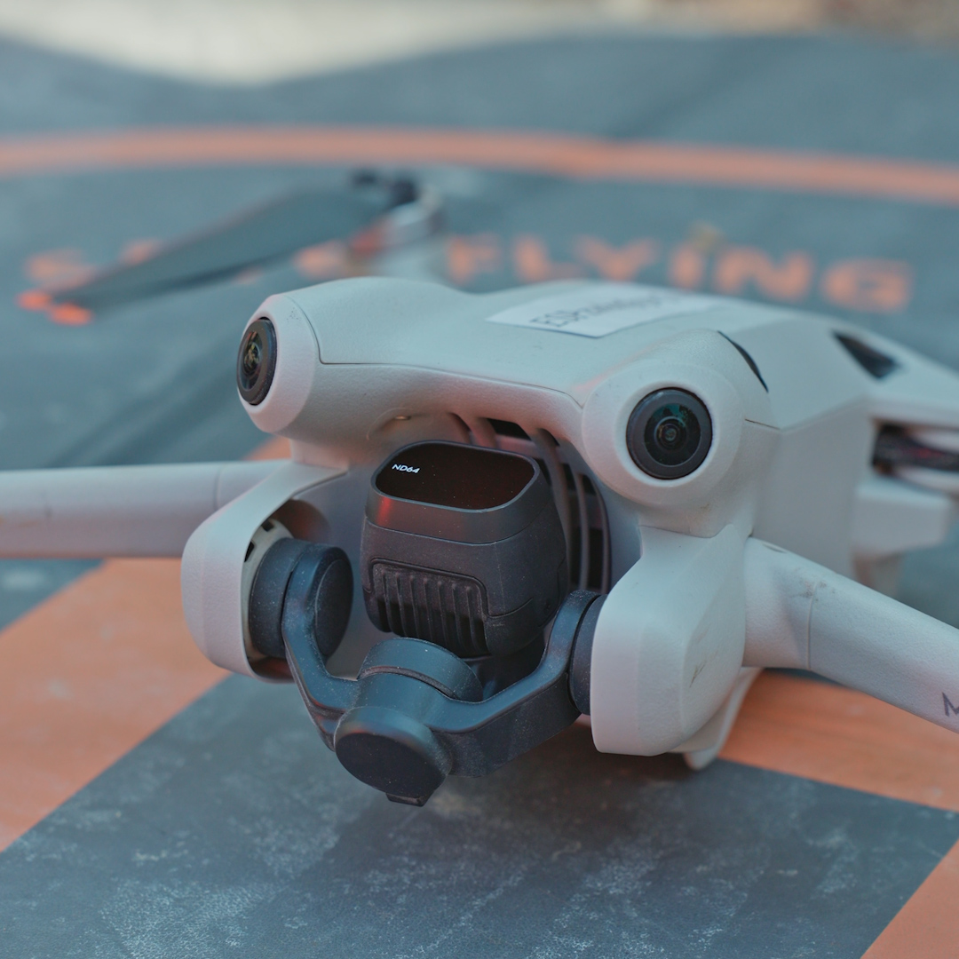 Dron DJI Mini 3 Pro con cámara para inspecciones visuales y prevención de riesgos laborales